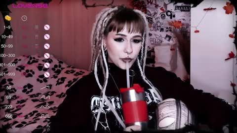Snapshot of say_mary chatting on 01.07.25 pronoun she. name Mary. age 21. online show from 01.07.25