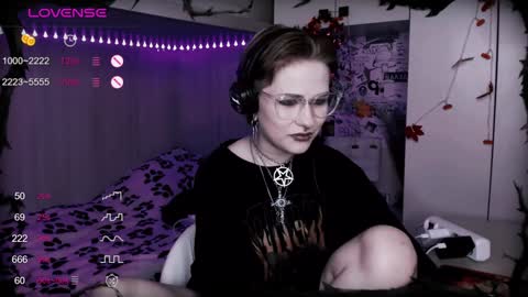 Snapshot of say_mary chatting on 01.14.25 pronoun she. name Mary. age 21. online show from 01.14.25