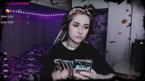 Snapshot of say_mary chatting on 01.19.25 pronoun she. name Mary. age 21. online show from 01.19.25
