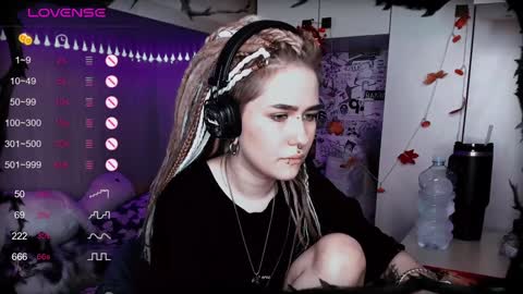 Snapshot of say_mary chatting on 01.29.25 pronoun she. name Mary. age 21. online show from 01.29.25