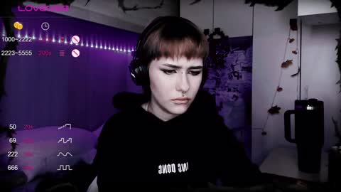 Snapshot of say_mary chatting on 02.07.25 pronoun she. name Mary. age 21. online show from 02.07.25