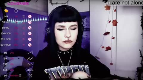 Snapshot of say_mary chatting on 02.14.25 pronoun she. name Mary. age 21. online show from 02.14.25