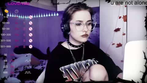 Snapshot of say_mary chatting on 02.14.25 pronoun she. name Mary. age 21. online show from 02.14.25