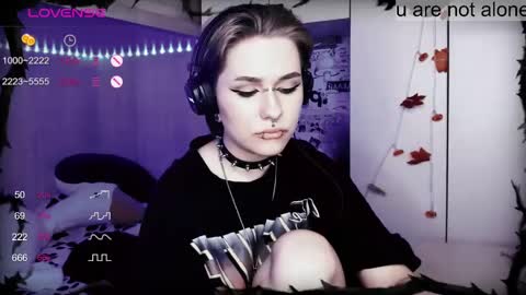 Snapshot of say_mary chatting on 02.14.25 pronoun she. name Mary. age 21. online show from 02.14.25