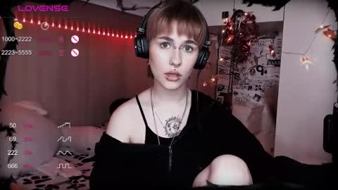 Snapshot of say_mary chatting on 02.16.25 pronoun she. name Mary. age 21. online show from 02.16.25