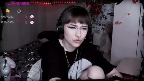 Snapshot of say_mary chatting on 02.18.25 pronoun she. name Mary. age 21. online show from 02.18.25