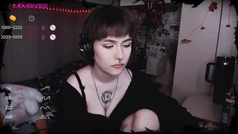 Snapshot of say_mary chatting on 02.19.25 pronoun she. name Mary. age 21. online show from 02.19.25