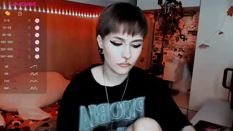 Snapshot of say_mary chatting on 02.19.25 pronoun she. name Mary. age 21. online show from 02.19.25