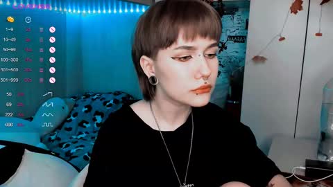 Snapshot of say_mary chatting on 02.23.25 pronoun she. name Mary. age 21. online show from 02.23.25
