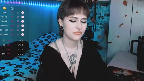 Snapshot of say_mary chatting on 03.04.25 pronoun she. name Mary. age 21. online show from 03.04.25