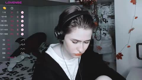 Snapshot of say_mary chatting on 03.07.25 pronoun she. name Mary. age 21. online show from 03.07.25