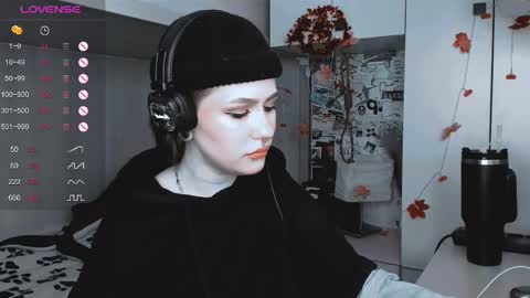 Snapshot of say_mary chatting on 03.08.25 pronoun she. name Mary. age 21. online show from 03.08.25
