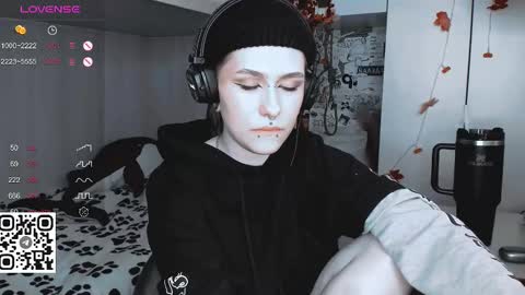 Snapshot of say_mary chatting on 03.08.25 pronoun she. name Mary. age 21. online show from 03.08.25