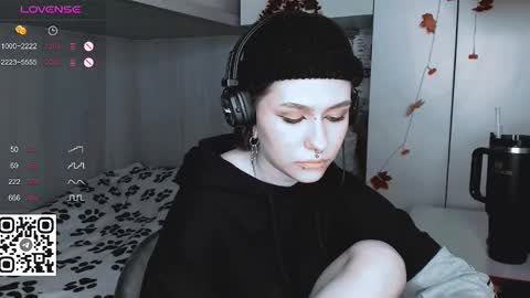 Snapshot of say_mary chatting on 03.08.25 pronoun she. name Mary. age 21. online show from 03.08.25