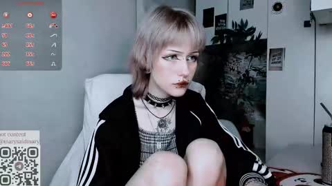 Snapshot of say_mary chatting on 09.21.25 pronoun she. name Mary. age 21. online show from 09.21.25