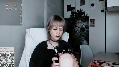 Snapshot of say_mary chatting on 09.22.25 pronoun she. name Mary. age 21. online show from 09.22.25