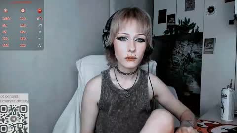 Snapshot of say_mary chatting on 09.24.25 pronoun she. name Mary. age 21. online show from 09.24.25