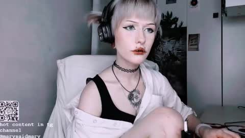 Snapshot of say_mary chatting on 09.26.25 pronoun she. name Mary. age 21. online show from 09.26.25
