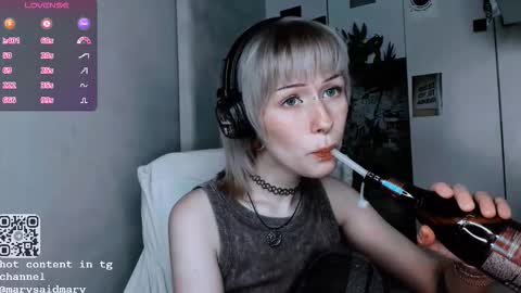 Snapshot of say_mary chatting on 09.28.25 pronoun she. name Mary. age 21. online show from 09.28.25
