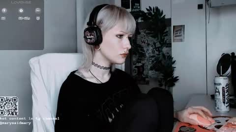 Snapshot of say_mary chatting on 10.13.25 pronoun she. name Mary. age 21. online show from 10.13.25