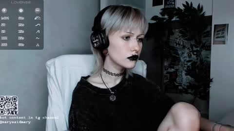 Snapshot of say_mary chatting on 10.15.25 pronoun she. name Mary. age 21. online show from 10.15.25
