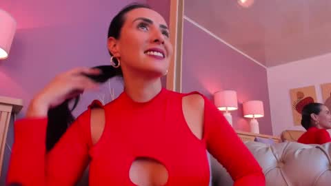 Scarlet Edwars online show from 03.12.25