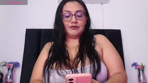 Snapshot of scarlet_ray_ chatting on 10.14.25 Scarlet Ray  online show from 10.14.25