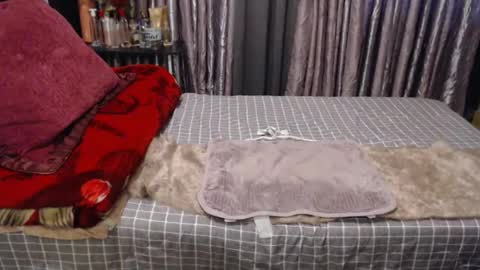 Snapshot of scarlet_ts69 chatting on 12.02.24 scarlet online show from 12.02.24