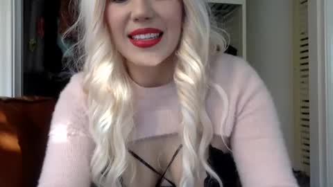 Snapshot of scarlet_whisper chatting on 12.08.24 scarlet whisper online show from 12.08.24