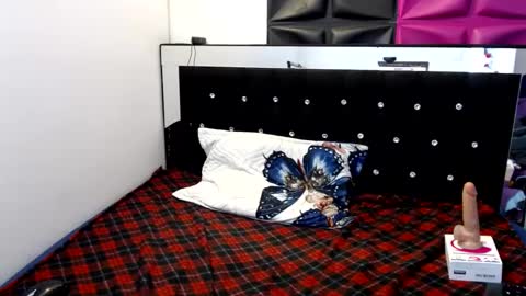 scarletglow1 online show from 01.04.25