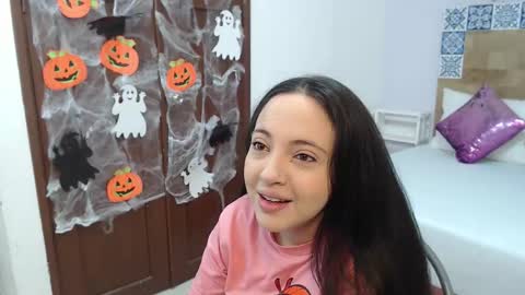Snapshot of scarletlevis chatting on 10.15.25 scarlet online show from 10.15.25