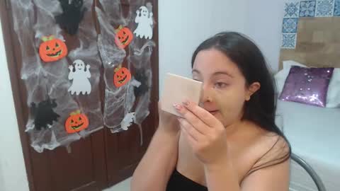 Snapshot of scarletlevis chatting on 10.17.25 scarlet online show from 10.17.25