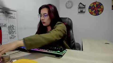 Snapshot of scarlett_sen chatting on 01.14.25 Mistress Scarlett online show from 01.14.25