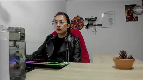 Snapshot of scarlett_sen chatting on 03.11.25 Mistress Scarlett online show from 03.11.25