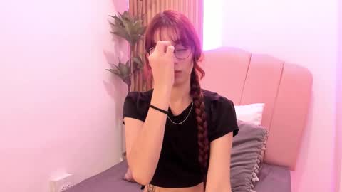 Snapshot of scarlett_smith_3 chatting on 10.13.25 scarlett smith 3 online show from 10.13.25