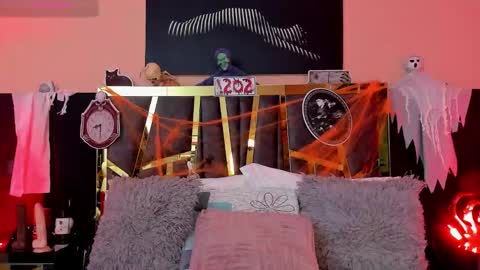 scarlettorres online show from 10.29.25