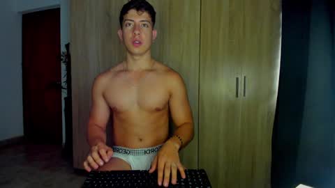 Snapshot of sean_brownx chatting on 12.03.24 Sean online show from 12.03.24