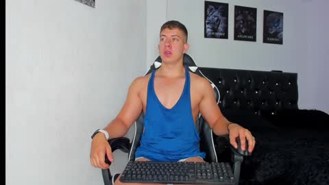 Snapshot of sean_brownx chatting on 02.08.25 Sean online show from 02.08.25