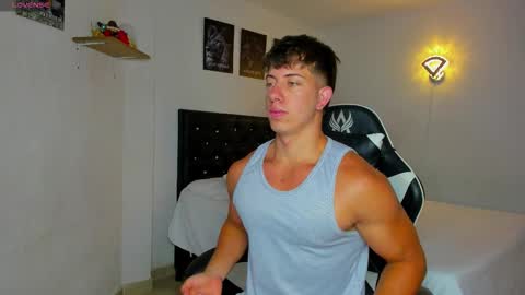 Snapshot of sean_brownx chatting on 10.08.25 Sean online show from 10.08.25