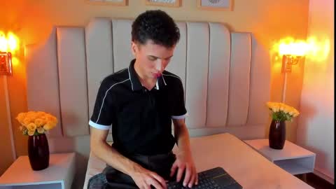 Snapshot of seantroyy chatting on 09.16.25 Sean online show from 09.16.25