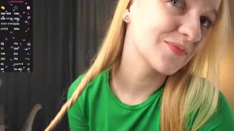 Snapshot of sebrinarainha chatting on 09.26.25 Rina online show from 09.26.25