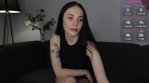 Snapshot of seduced_by_sara chatting on 12.30.24 Sara online show from 12.30.24