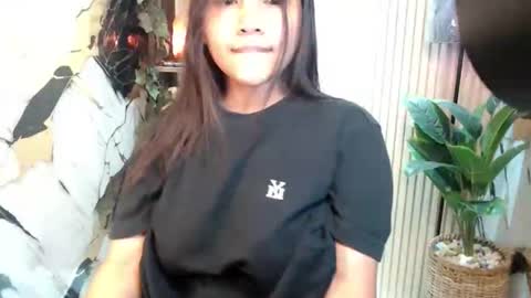 Snapshot of seductive_elle chatting on 10.23.25 ellie online show from 10.23.25
