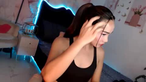 Snapshot of seductive_vana chatting on 11.11.25 Vanessa online show from 11.11.25