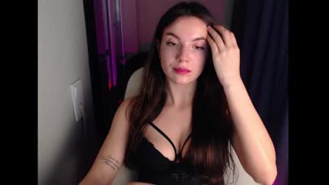 Snapshot of seeemily chatting on 03.11.25 Emily online show from 03.11.25