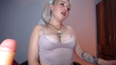 Snapshot of sejmet_5 chatting on 01.16.25 Yeyis online show from 01.16.25