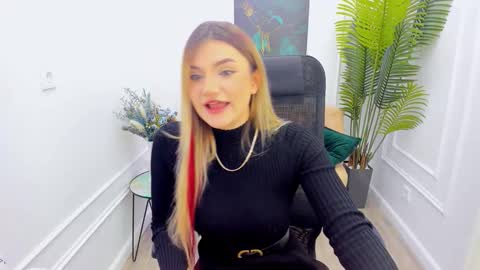 Snapshot of selenaemoore chatting on 09.13.25 selenaemoore online show from 09.13.25