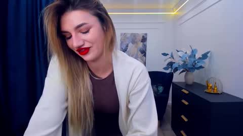 Snapshot of selenaemoore chatting on 09.18.25 selenaemoore online show from 09.18.25