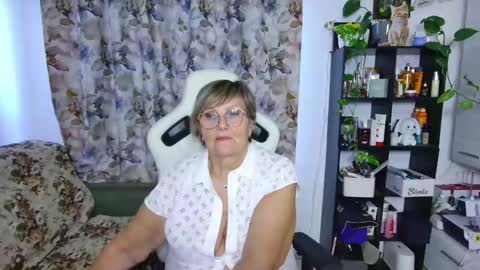 Snapshot of selenna57 chatting on 01.04.25 Selenna online show from 01.04.25