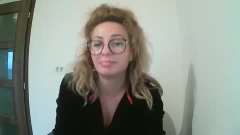 Snapshot of selenna_emma843468 chatting on 10.01.25 Selenna online show from 10.01.25
